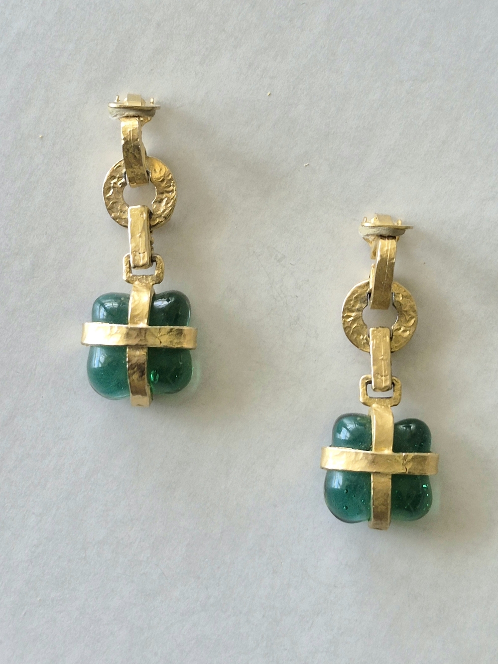 Roxanne Assoulin Hammered Gold-Tone Green Poured Gripoix Glass Drop Earrings -